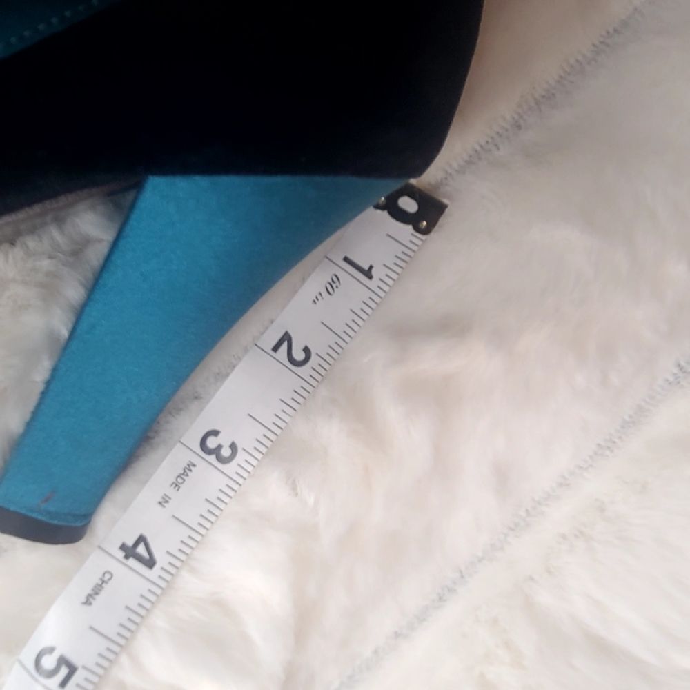 Vintage BCBGeneration Blue Heels with Elegant Design - Picture 6 of 8